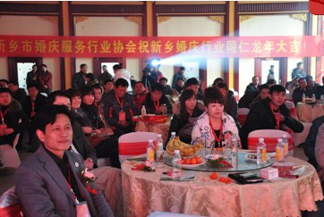 新鄉青峰總經理余進先生出席新鄉市婚慶服務行業高峰論壇
