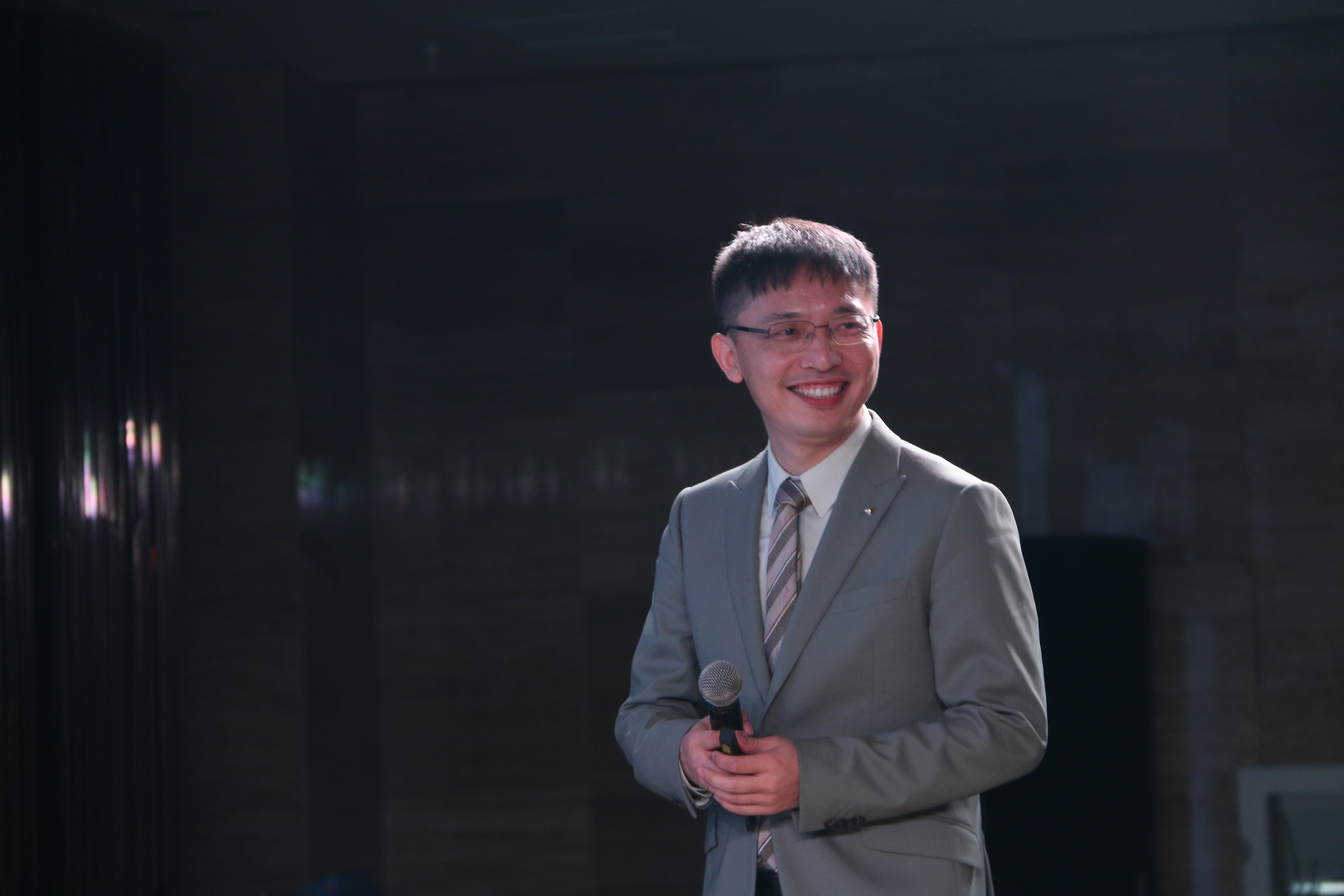 【青峰創(chuàng)元集團】“小蜜蜂”讀書會第一期：《思前.想后》---余董分享